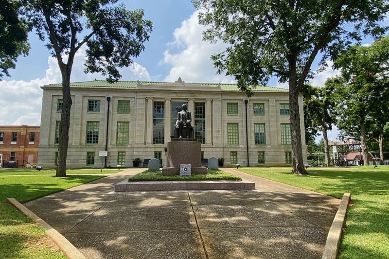 finding history in the Piney Woods