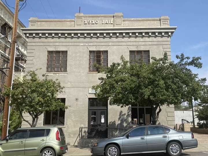 What can you see and do in Globe, Arizona?